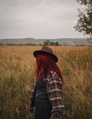 Obraz premium girl in a cowboy hat