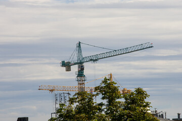 Dwa dźwigi w mieście © Wojtek