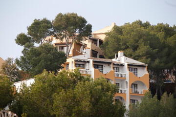 Hotels klammern sich an die H&auml;nge der Peguera Bay. Mallorca, Spanien, Europa  --  
Hotels cling to the slopes of Peguera Bay. Mallorca, Spain, Europe
