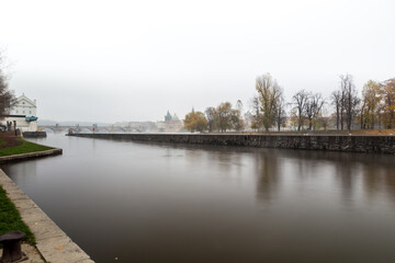 Fototapeta na wymiar Autumn morning by the Vltava river