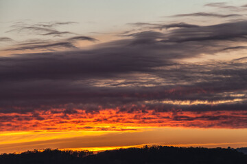 Allassac (Corrèze, France) - Coucher de soleil nuageux