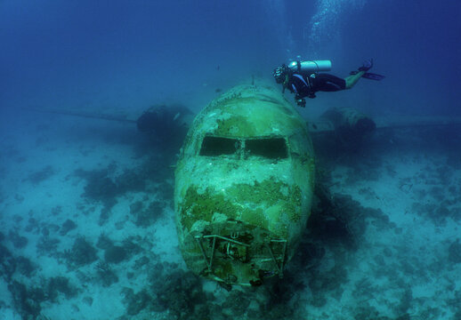 Scuba Diver , Air Plne Wreck Caribbean sea , Aruba island