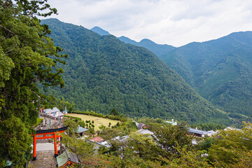 Fototapeta na wymiar 日本　和歌山県那智勝浦町、熊野那智⼤社からの景色