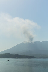 Naklejka na ściany i meble 日本　鹿児島県の噴煙を上げている桜島