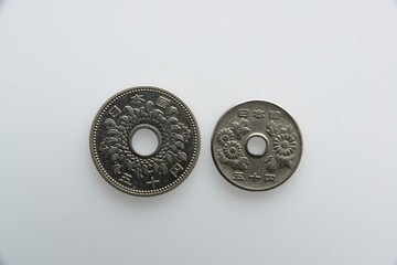 昭和40年と昭和42年の50円硬貨の大きさの比較　表