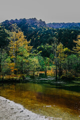 Fototapeta premium Beautiful view of Tashiro Pond at Kamikochi in Nagano prefecture, Japan. 