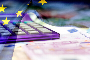 Flagge der Europäischen Union, Taschenrechner und Euro Geld