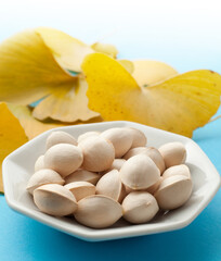 ギンナンとイチョウの葉