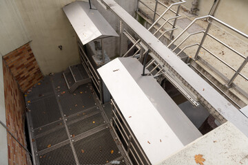 Abwasserbehandlung in der Stadtentwässerung, Rohabwasser sammelt sich im Zulaufbecken des Pumpwerkes.