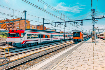 Obraz premium Suburban railway train at the railways stantion.