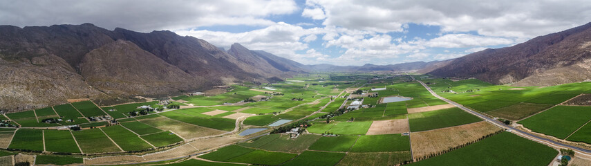 Fototapeta na wymiar Wide angle views over the Hex River valley in the western cape of south africa, an area known for its table grapes