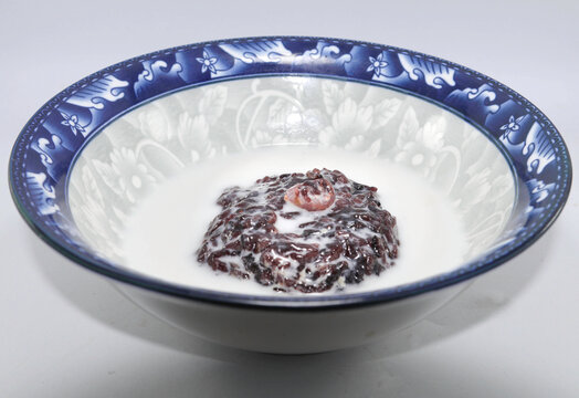 Traditional Thai desserts, black glutinous rice, coconut milk, delicious taste, sweet and creamy in a seramic bowl