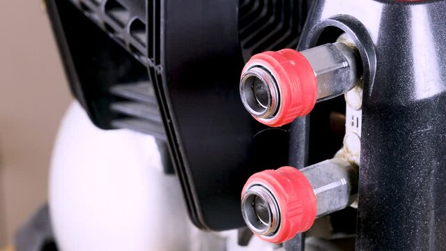 エアーコンプレッサーのカプラ　取り外し