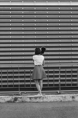 Obraz premium Black and white shot of Young beautiful woman with ukulele having fun at the background
