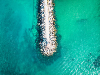 A pathway out into the reef