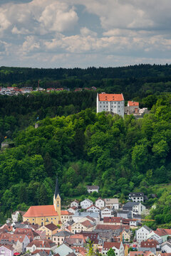 Falkenhof Schloss Rosenburg und Burgruine Rabenstein bei Riedenburg in Niederbayern