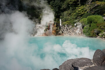 別府地獄めぐり、コバルトブルーの熱湯、温泉、海地獄