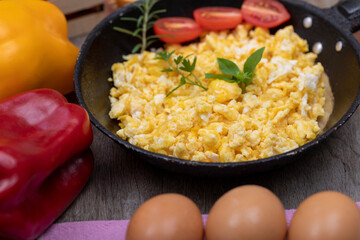 Scrambled eggs in metal pan