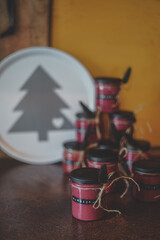 Obraz na płótnie Canvas Weihnachtliches Präsent: Selbstgemachte Marmelade.