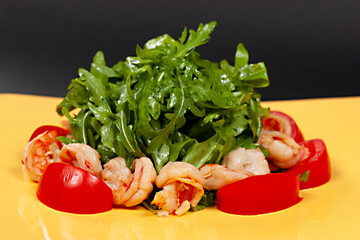 shrimp salad with arugula and tomatoes