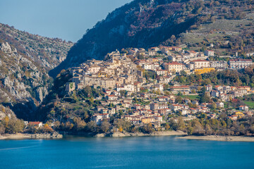 Fototapeta premium Panoramic autumnal view in Barrea, province of L'Aquila in the Abruzzo region of Italy.