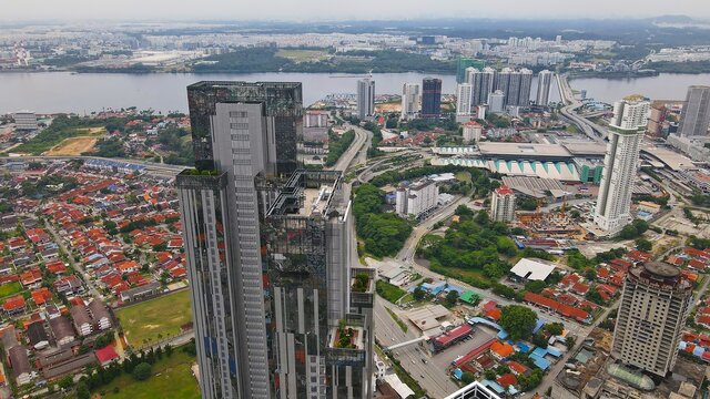 The Astaka consisting of 70 floors, is the tallest skyscraper in Johor Bahru and stands at the height of 279m or 913ft, houses 438 units of apartment including duplexes and penthouse.