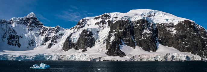 Plexiglas foto achterwand Mountains along the Neumayer Channel, Antarctic Peninsula, Antarctica © David Parker