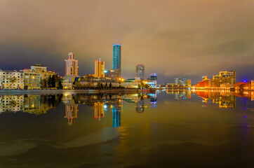 Fototapeta premium Night city near the City pond.