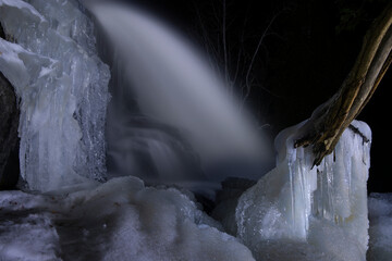 A frozen waterfall in kitch-iti-kipi state park in Michigan