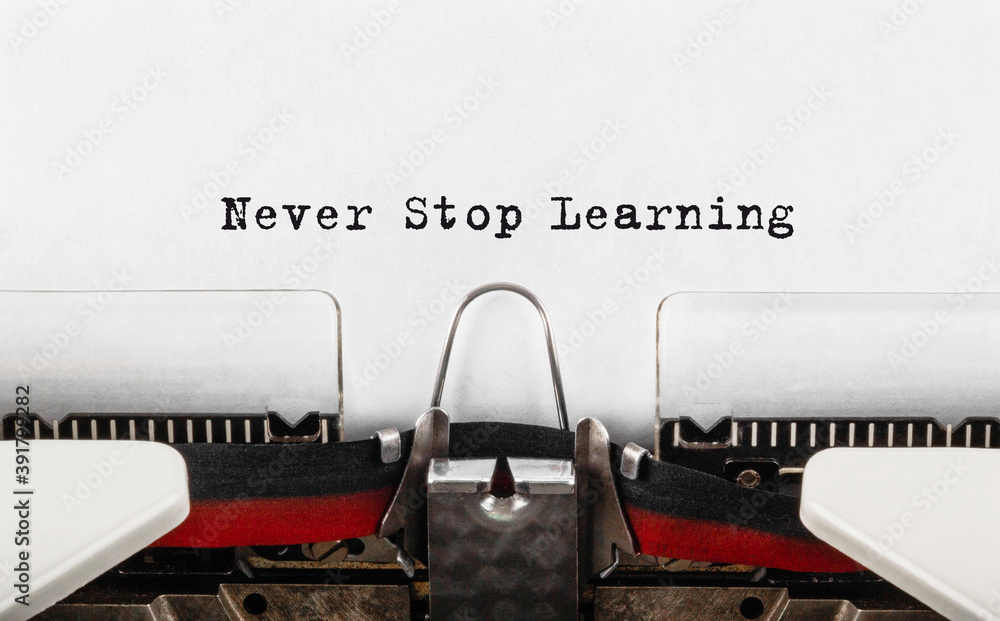 Fototapete Text Never Stop Learning typed on retro typewriter