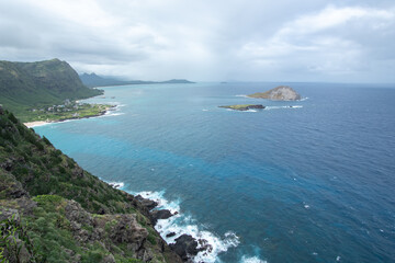 Obraz premium The Makapu'u region is the eastern most region of the island of O'ahu and offers various activities for locals and tourists alike. Visitors usually hike and sight see the beautiful views.