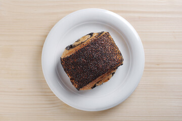 Bun with poppy seeds