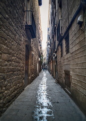 Fototapeta na wymiar View of the medieval Gothic quarter in Barcelona.