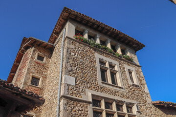 Auvergne-Rhône-Alpes - Ain - Pérouges - Cité médiévale  - Maison ancienne en pierre