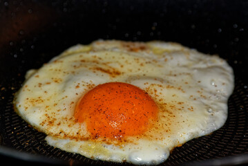 Close-up photo of fried egg