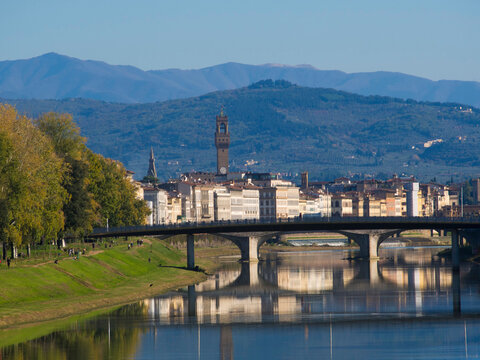 Italia, Toscana, Firenze, la citt&agrave; e la montagna del Pratomagno.