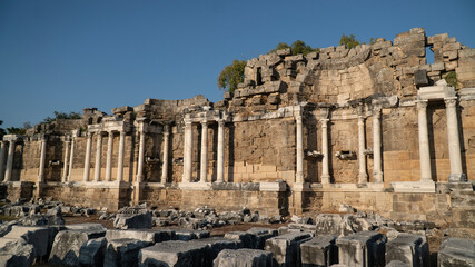 Obraz premium The monumental fountain, the Nymphaeum in the ancient / Side Antalya Turkey