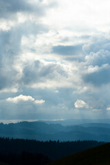 Dramatischer Himmel über dem Schwarzwald
