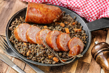 saucisses de Morteau et lentilles carottes