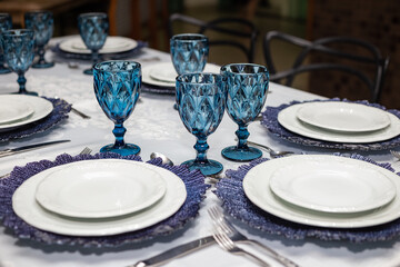 Foto feita em um evento social. Detalhe de mesa de convidados decorada para evento.