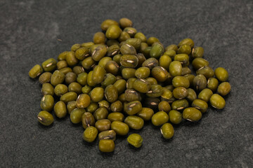 Dry raw beans mung for cooking