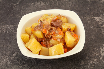 Roasted potato and beef with sauce