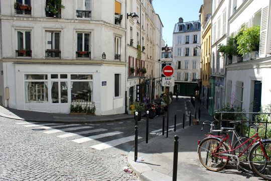 Paris - Montmartre - Rue Berthe / Androuet