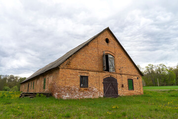 Fototapeta na wymiar Vintage red brick farm barn