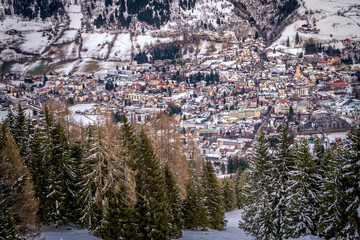 Fototapeta premium Famous Austria's resort town of Bad Gastein in Alps mountains. Frosty winter day