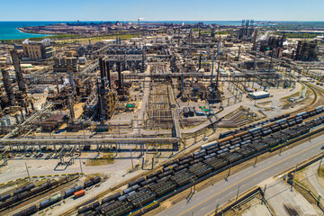 Obraz premium Aerial Overhead view of Petroleum Refinery Facilities