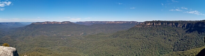 Fototapeta na wymiar Beautiful panoramic view of blue mountain, Golf Link Lookout, Blue Mountain National Park, New South Wales, Australia 
