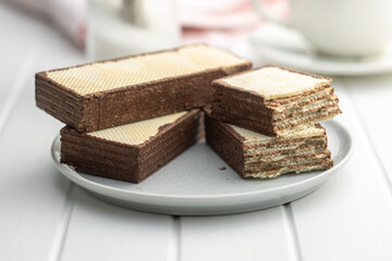 Crispy wafer biscuits filled with chocolate cream.