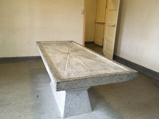 Mortuary table