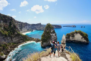 Gordijnen Young parents and little kid enjoying the views in Thousand Islands Viewpoint, on of the most amazing spots in Nusa Penida Island, Indonesia, Bali. © nachosuko